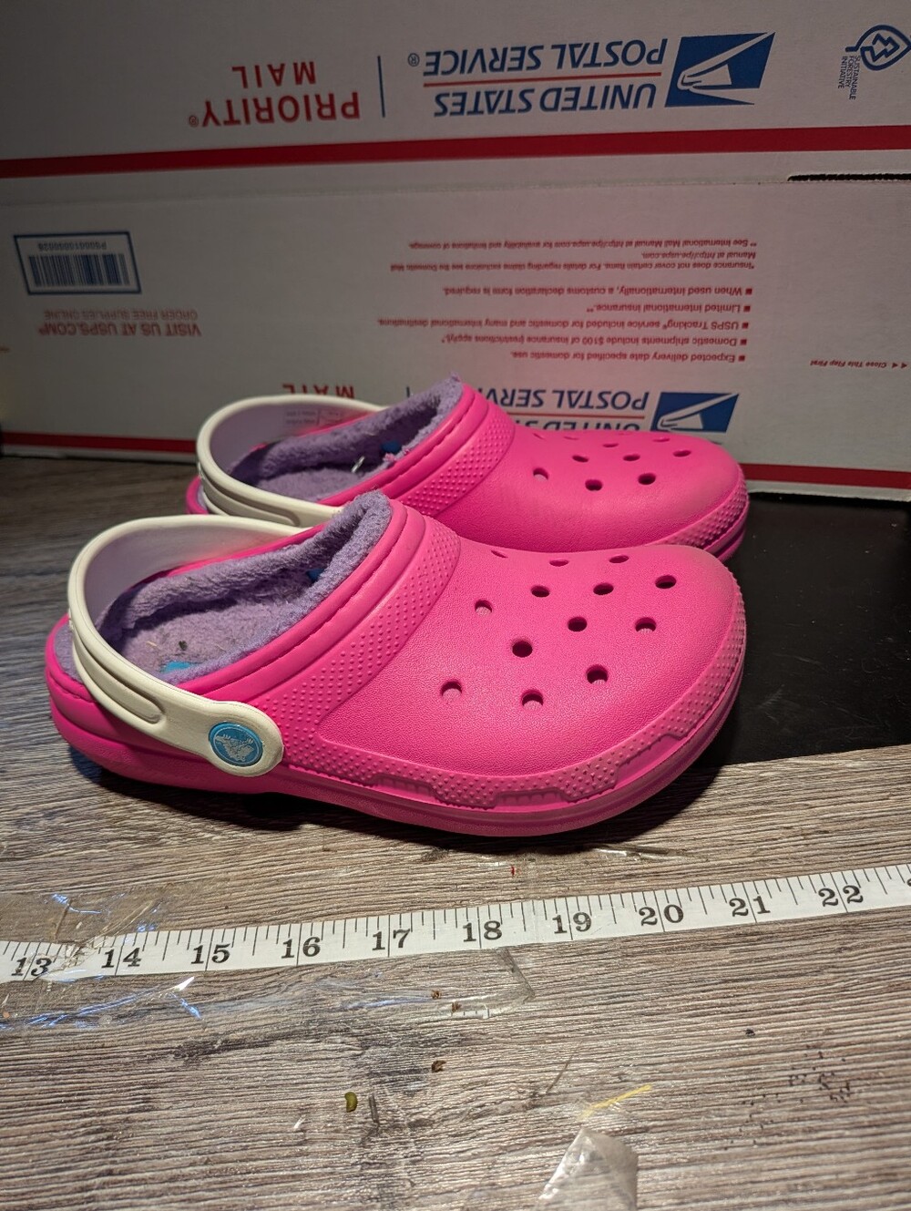 Crocs‎ Pink Lined Youth Shoes Size J2